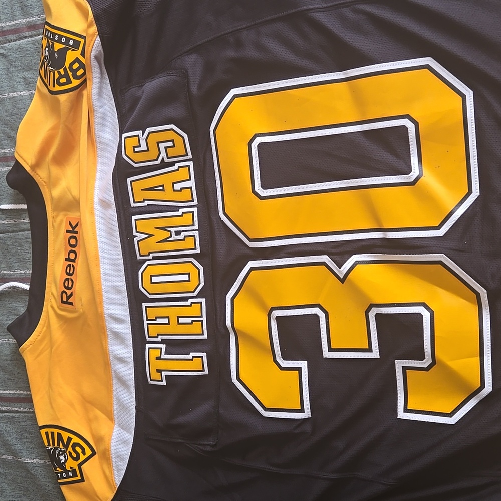 Boston Bruins Jersey #30 Tim Thomas - Picture 4 of 6
